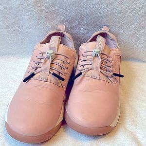 Clove Pink 7.5 shoes